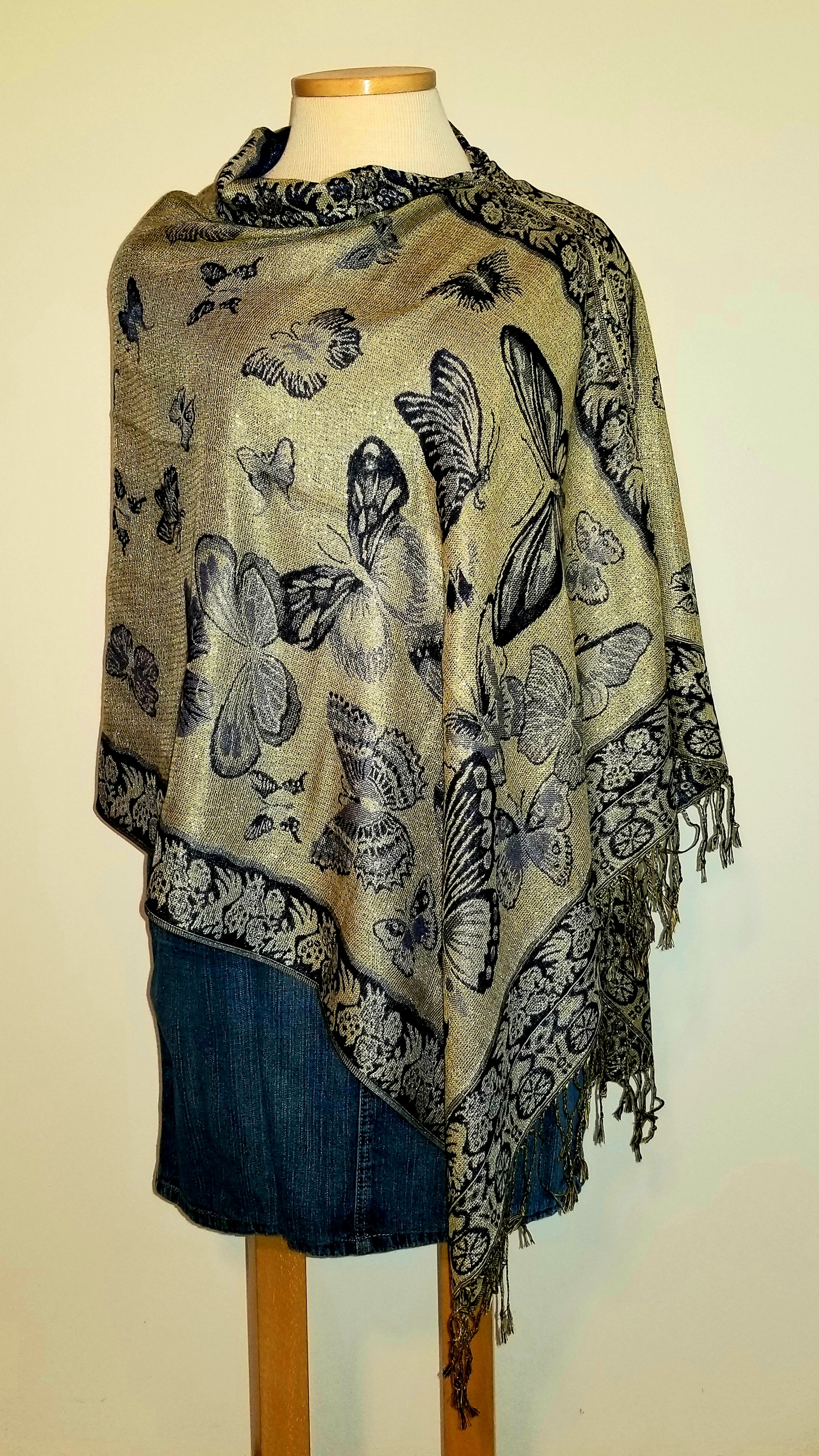 This Butterflies in Royal Blue and Gold Popover Reversible Shawlmina Shawl- Silk Blend - Fits most is made with love by The Creative Soul Sisters! Shop more unique gift ideas today with Spots Initiatives, the best way to support creators.