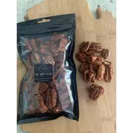 This Smoked Maple & Sriracha Glazed Pecans is made with love by The Jerk Store! Shop more unique gift ideas today with Spots Initiatives, the best way to support creators.