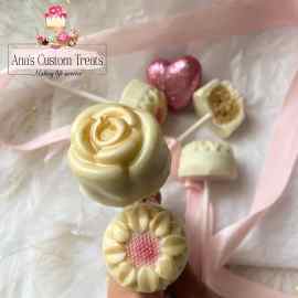 This Custom Cake Pops 12Ct. is made with love by Ana's Custom Treats! Shop more unique gift ideas today with Spots Initiatives, the best way to support creators.