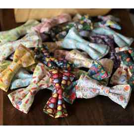 This Easter Collar Bows - Dog or Cat with elastic loops - slide on is made with love by Treats By William! Shop more unique gift ideas today with Spots Initiatives, the best way to support creators.
